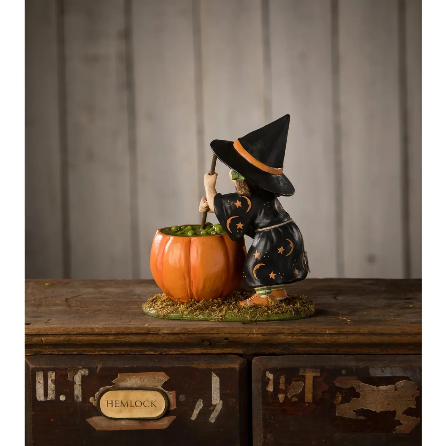 Bethany Lowe 5.75" Pumpkin Brewing Piper Halloween Witch Figure TD3136
