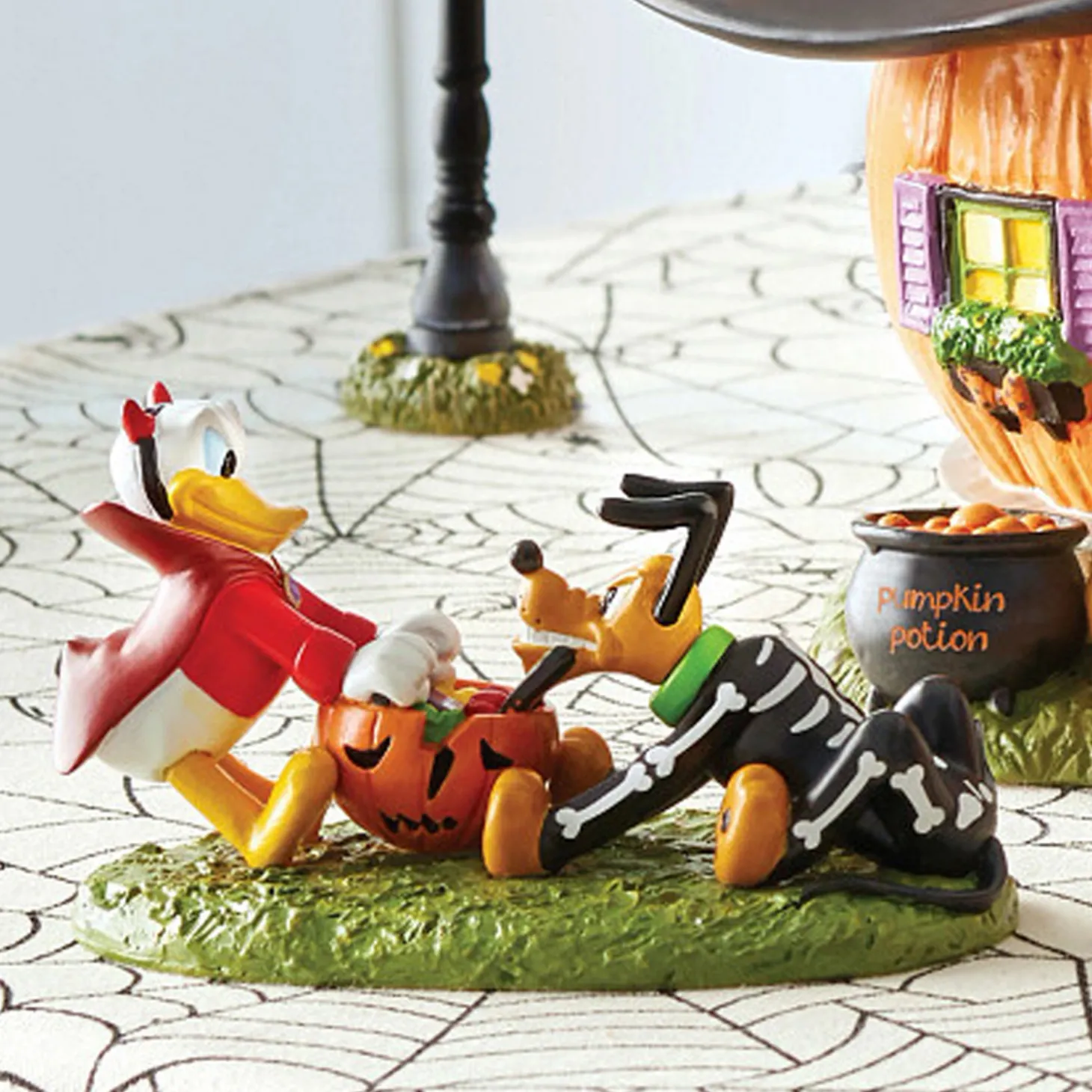 Department 56 Disney's Halloween Pumpkintown Village Donald And Pluto's Tussle 6007729