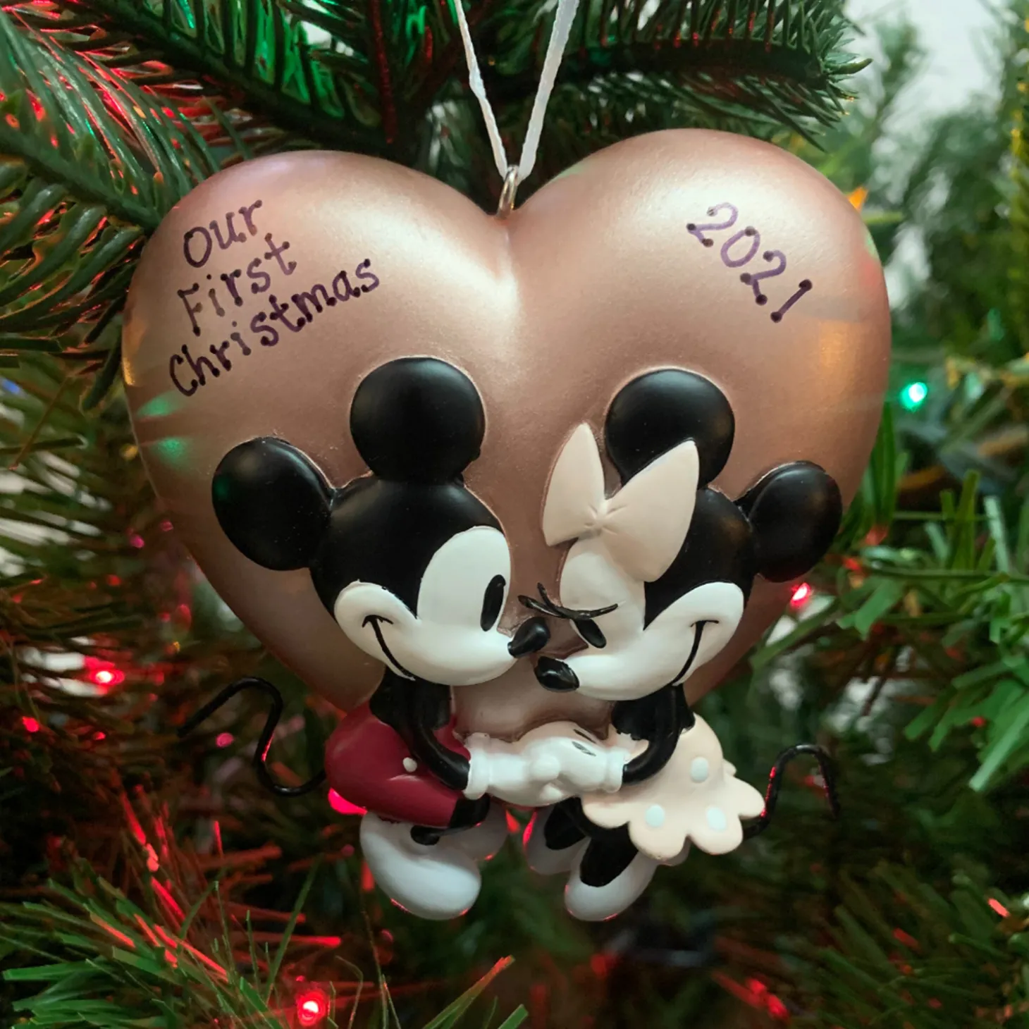 Hallmark 3.6" Mickey And Minnie Love Personalized Christmas Ornament 2HCM9578