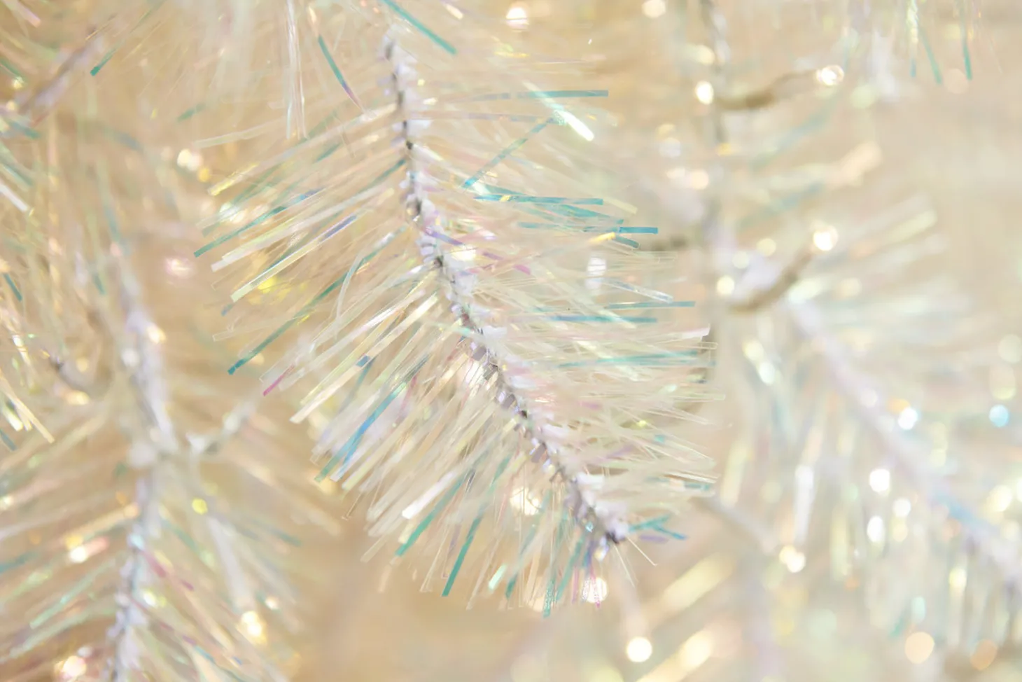 Raz 7.5' Or 9' O Tannenbaum Crystal Iridescent White Pine Christmas Tree With Cluster LED Lights