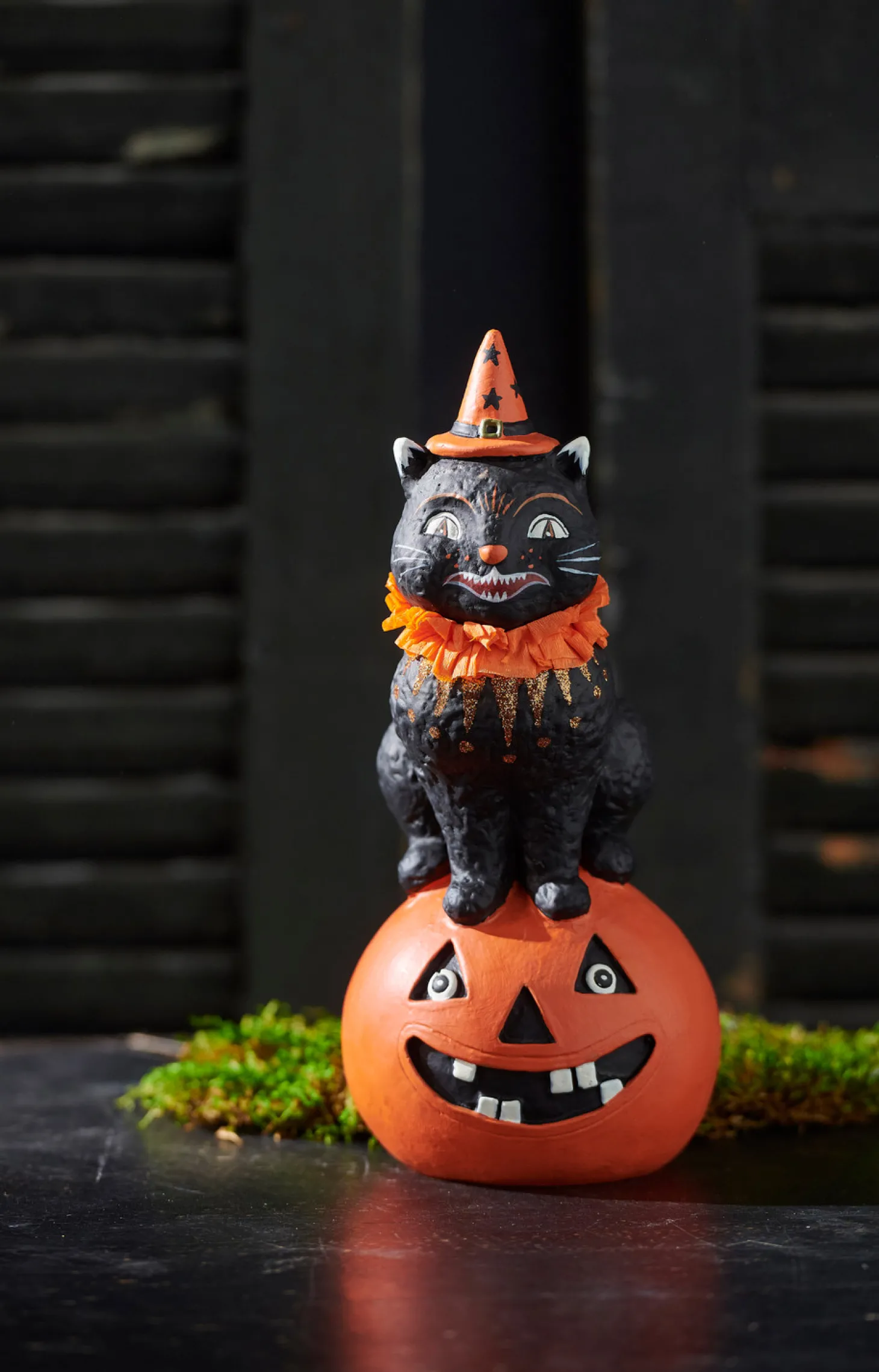 Raz 9.5" Vintage Inspired Cat On Pumpkin Halloween Figure Decoration 4416206