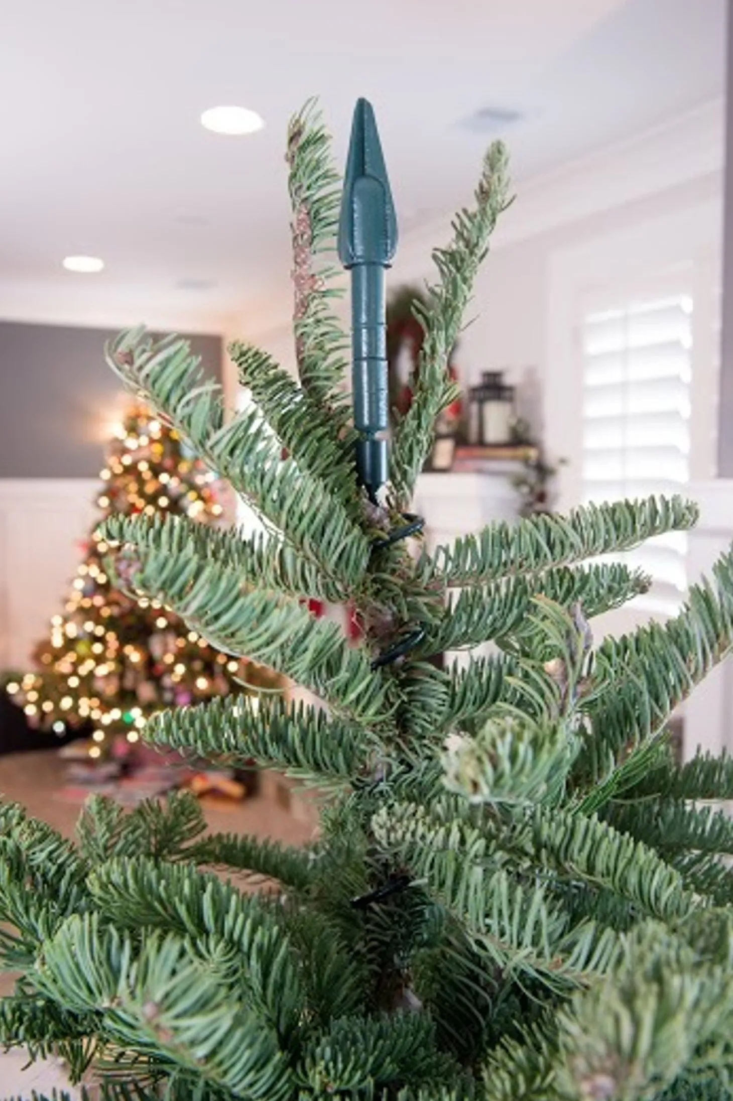 Village Lighting Universal Christmas Tree Topper Holder V-11103