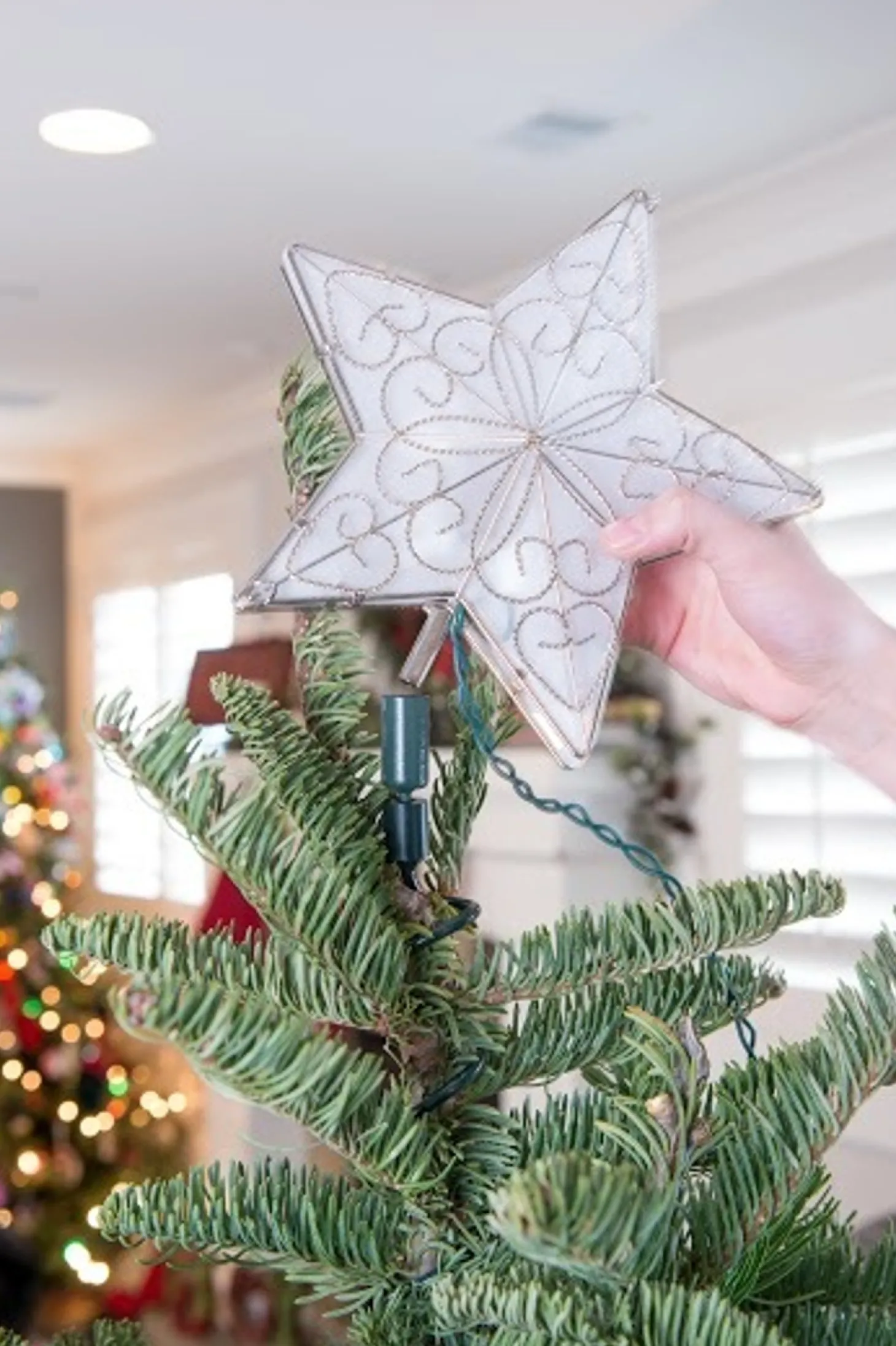 Village Lighting Universal Christmas Tree Topper Holder V-11103